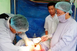 Bộ Y tế biểu dương kíp bác sĩ hết lòng vì người bệnh