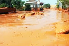 Xả thải giá rẻ lên đầu nhân dân và những bài học lớn