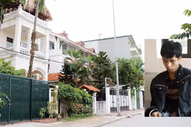 Tên cướp có súng và lựu đạn đã “thúc thủ” như thế nào?