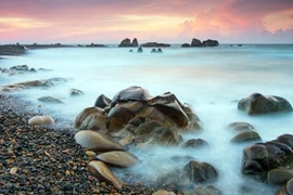 Huyền ảo bãi đá bảy màu