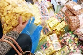 Thị trường bánh kẹo Tết: Mập mờ chất lượng