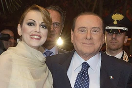 Ông Berlusconi bí mật cưới vợ