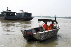 Khó “đánh cát tặc” vùng giáp ranh