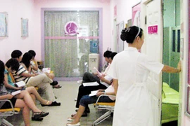 Trung Quốc: Học sinh được giảm giá... phá thai