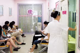 Trung Quốc: Học sinh được giảm giá... phá thai