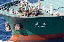 Nhật Bản bắt giữ thủy thủ vụ lật tàu