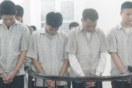 Gây sự ở quán karaoke, rồi vô cớ giết người