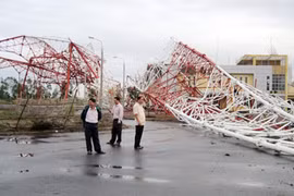 Nơm nớp lo an toàn công trình mùa bão