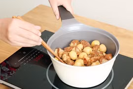 Giá gas tăng, bếp từ đắt khách