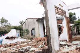 “Cùng miền Trung khắc phục hậu quả bão lũ”