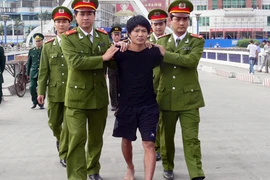 Khoét thủng tường trại giam trong 7 ngày, che giấu bằng cơm trộn vữa