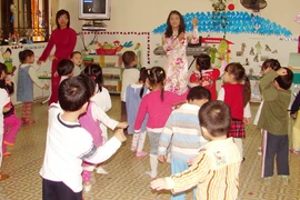 Giao mầm non công “cõng” tư thục