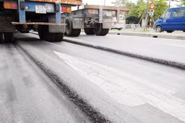 QL1A vừa nâng cấp đã hỏng: Thủ phạm do thời tiết và xe quá tải?