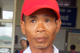 Nhắn tin mua vé tàu cũng vất vả