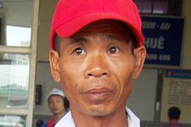 Nhắn tin mua vé tàu cũng vất vả