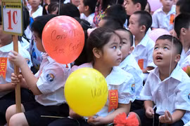 Rắc rối việc nhận xét thay cho điểm 