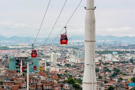 “Bay” trong thành phố