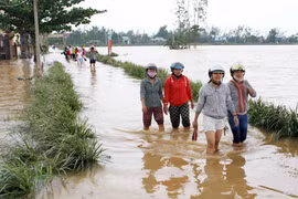 33 người chết và mất tích, hàng chục nghìn hộ dân vẫn ngập nước 
