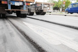 QL1A vừa nâng cấp đã hỏng: Thủ phạm do thời tiết và xe quá tải?