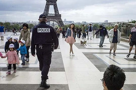 Pháp bắt giữ một nữ nghi can khủng bố