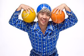 Trấn Thành “cười đủ kiểu”