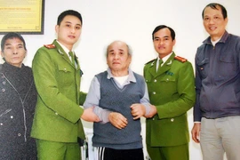 Cụ ông 80 tuổi bị lạc và tấm lòng những chiến sỹ Công an