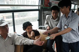 Hành động đẹp làm ấm lòng khách đi xe buýt