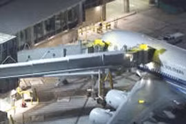 Bắt giữ nghi can đánh bom sân bay quốc tế Los Angeles