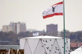 Lộ mặt “người gác cửa”