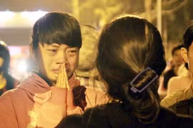 Nỗi đau tột cùng bên thi thể 7 học sinh bị sóng cuốn trôi