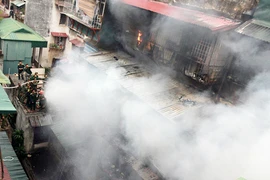 Hỗ trợ 5 hộ dân trong vụ cháy “chuồng cọp”