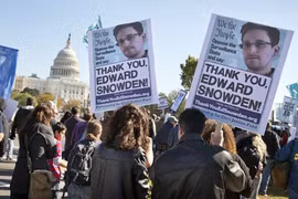 “Ngã giá” với Snowden