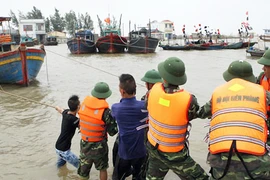 Siêu bão mạnh nhất trong 10 năm đe dọa miền Trung