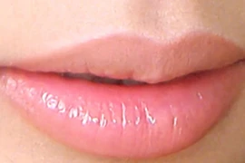 Để giữ môi hồng tự nhiên