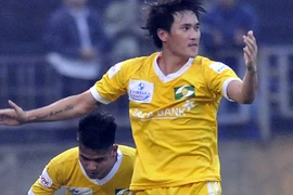 Công Vinh ở lại SLNA: Trả nợ!