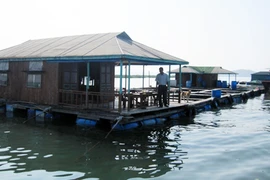 Làng nổi nơi cửa sông Cái Mắm