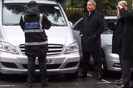 Đỗ xe sai quy định, bà Hillary Clinton bị phạt