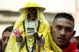 Sự sùng bái kì dị