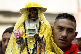 Sự sùng bái kì dị