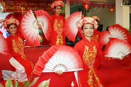 Ấm lòng trên đất Chùa Vàng