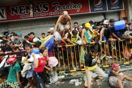 Sau Siêu bão Haiyan, Philippines hỗn loạn vì cướp bóc, hôi của