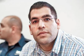 Quá mê cờ bạc, nghịch tử nhẫn tâm giết cha mẹ, đổ tội cho anh sinh đôi 