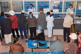 Người già, trẻ nhỏ nhập viện ồ ạt vì giá rét