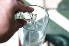 Dùng thuốc ngủ hạ gục nạn nhân, chiếm đoạt tài sản, phạm tội gì? 