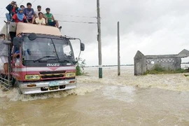 Bão Nari tàn phá Philippines, 13 người chết