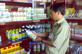 Chất lượng thuốc trừ sâu, phân bón: Kiểm tra nhiều vẫn không hiệu quả?