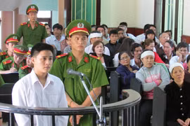 Trả giá bằng án tù chỉ vì anh hùng không đúng chỗ