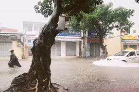 Áp thấp nhiệt đới gây mưa lớn ở miền Trung