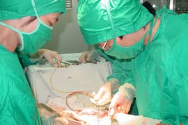 Phẫu thuật thành công nhiều vụ hỏng “súng” do bơm silicone