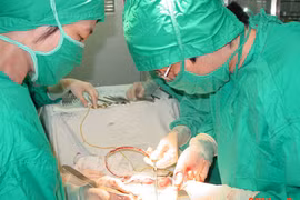 Phẫu thuật thành công nhiều vụ hỏng “súng” do bơm silicone